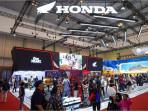 Foto-1-Antusiasme-pecinta-sepeda-motor-memenuhi-booth-Honda-di-Indonesia-Motorcycle-Show.jpg