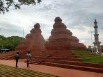 Gapura-alun-alun-Kejaksan-Kota-Cirebon.jpg