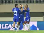 Gelandang-PERSIB-Luciano-Guaycochea-mer.jpg