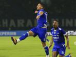 Gelandang-Persib-Bandung-Luciano-Guaycochea-Persis-Solo.jpg