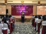 General-Manager-GM-Tribunnews-Solo-Vovo-Susatio-memberi-sambutan-dalam-workshop.jpg