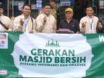 Gerakan-masjid-bersih-indomaret-di-masjid-al-barokah.jpg