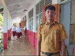 Guru-di-SDN-1-Jambak-di-Kecamatan-Cikedung-Indramayu.jpg