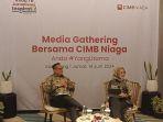 Head-of-Region-Jakarta-A-dan-Kalimantan-CIMB-Niaga-Evita-Barliana-kanan.jpg