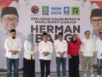 Herman-Suherman-ketiga-dari-kiri-dan-Muhamad-Solih-Pilkada-Cianjur-2024.jpg