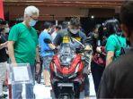 IIMS01-Pengunjung-booth-Honda-pada-pameran-Indonesia.jpg