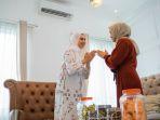 Ilustrasi-Halal-Bihalal-keluarga-Terdapat-contoh-teks-MC-Halal-Bihalal-keluarga-dalam-Bahasa-Sunda.jpg