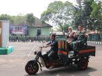 Itenas-Bandung-memberikan-kendaraan-roda-tiga-listrik-dan-hybrid-ke-Kodim-0618BS.jpg