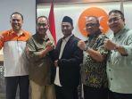 Ivan-Dicksan-kedua-dari-kiri-dan-Dede-Muharam.jpg