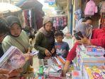 Jelang-tahun-ajaran-baru-penjual-perlengkapan-sekola.jpg