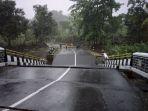Jembatan-di-ruas-jalan-Loji-Puncak-Darma-Km-Bdg-161784-amblas.jpg