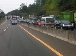 KOMPAS_HAMZIRWAN_macet_di_Cipularang.jpg