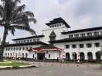Kantor-Gubernur-Jawa-Barat-di-Kota-Bandung-d.jpg