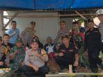Kapolres-Subang-AKBP-Ariek-Indra-Sentanu-foto-bareng.jpg