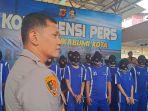 Kapolres-Sukabumi-Kota-AKBP-Ari-Setyawan-Wibowo-menghadirkan-22-tersangka.jpg