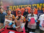 Kapolresta-Cirebon-Kombes-Pol-Sumarni_konferensi-pers-di-Cirebon-Selasa-622024.jpg