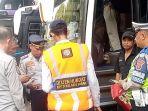 Kegiatan-ramp-check-bus-pariwisata-di-Terminal-Subang-Sabtu-1852024.jpg