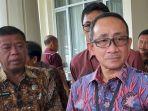 Kepala-BPS-Majalengka-Joni-Kasmuri-kanan-12222.jpg
