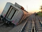Kereta-Api-Agro-Bromo-Anggrek-yang-anjlok-di-Stasiun-Pagaden-Baru-Subang.jpg