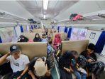 Kereta-Siliwangi-terhenti-di-stasiun-gandasoli-akibat-gempa.jpg
