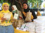 Ketua-IIPG-Jabar-Rita-Fitria-Ace-Hasan-Syadzily-saat-hadir-di-acara-bazar-UMKM.jpg
