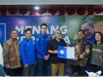 Ketua-Umum-Partai-Amanat-Nasional-PAN-Zulkifli-Hasan-Zulhas-menyerahkan.jpg