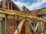 Kondisi-Rumah-Ade-Miskati-66-janda-tua-di-Ciamis-yang-dibangun-ulang-warga.jpg