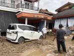 Kondisi-di-depan-Balai-Desa-Cikahuripan-Kecamatan-Cisolok-Kabupaten-Sukabumi.jpg