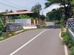 Kondisi-jalan-di-Desa-Sukaharja-Kabupaten-Bogor-desa-yang-akan-dilelang.jpg