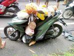 Kondisi-motor-yang-tertimpa-sebatang-pohon-pinus.jpg