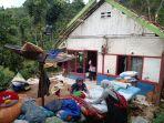 Kondisi-rumah-Mak-Esim-64-di-Ciamis-yang-diterjang-angin-puting-beliung.jpg