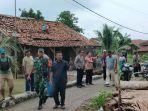 Kondisi-rumah-diterjang-angin-kencang-di-Desa-Cigugur-Kaler-Kecamatan-Pusakajaya-Subang.jpg