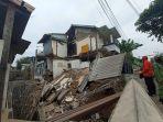 Kondisi-rumah-dua-tingkat-di-Cimahi-yang-tiba-tiba-ambruk.jpg