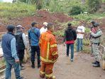 Kondisi-sawah-yang-longsor-dan-menerjang-jalan-penghubung-di-Ujungberung-1111.jpg