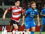 jabar/Lulinha-berduel-dengan-pemain-Persib-Rezaldi.jpg