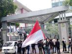Massa Aksi Datangi Kantor Kejaksaan Tinggi Jawa Barat, Laporkan Dugaan Korupsi Pejabat Teras KBB
