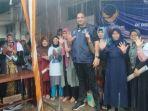 Meski-Hujan-Deras-Warga-Antusias-Sambut-Rajiv-Baru-Pertama-Kali-Ada-Caleg-Datang-ke-Kampungnya.jpg