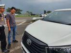 Mobil-berhenti-di-bahu-jalan-Tol-Cipali-Majalengka-Rabu-27122023.jpg