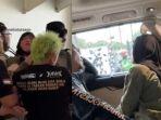 Nikita-Mirzani-Jemput-Paksa-Anaknya-Lolly-yang-Berontak-dan-Menangis.jpg