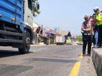 Olah-TKP-kecelakaan-maut-di-Jalur-Pantura-Indramayu_882023.jpg