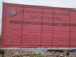 Pagar-di-perairan-Kampung-Paljaya-Desa-Segara-Jaya-Tarumajaya.jpg