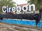 Papan-nama-BT-Batik-Trusmi-di-Stasiun-Cirebon-ditutup-kain-Perubahan-nama-Stasiun-Cirebon.jpg