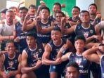 Para-pemain-Persib-Bandung-memamerkan-otot.jpg