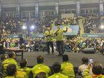 Pasangan-Farhan-Erwin-saat-bersilaturahmi-dengan-pengurus-RT-RW-kader-posyandu.jpg