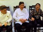 Patih-Sepuh-Keraton-Kasepuhan-Pangeran-Raja-Goemelar-Soeryadiningrat-tengah.jpg