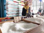 Pedagang-bahan-pokok-di-Pasar-Pasalaran.jpg
