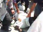 Pelaku-curanmor-di-Subang-saat-diamankan-warga-dan-polisi-Kamis-442024-siang.jpg