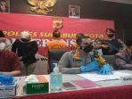 Pelaku-yang-menginjak-Al-quran-dan-menantang-umat-Islam.jpg