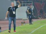 Pelatih-Persib-Bandung-Bojan-Hodak-bereaksi-saat-berhadapan-dengan-PSIS.jpg