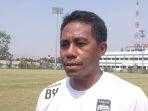Pelatih-sementara-caretaker-Persib-Bandung-Budiman-setelah-latihan-bersama.jpg